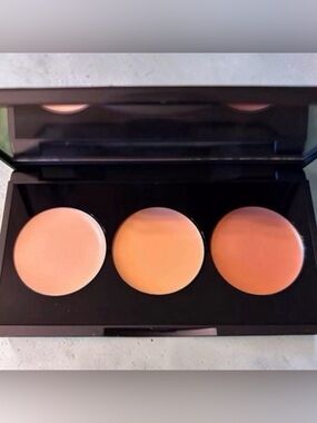 ⭐️ Reema Eyeshadow Base Trio Palette